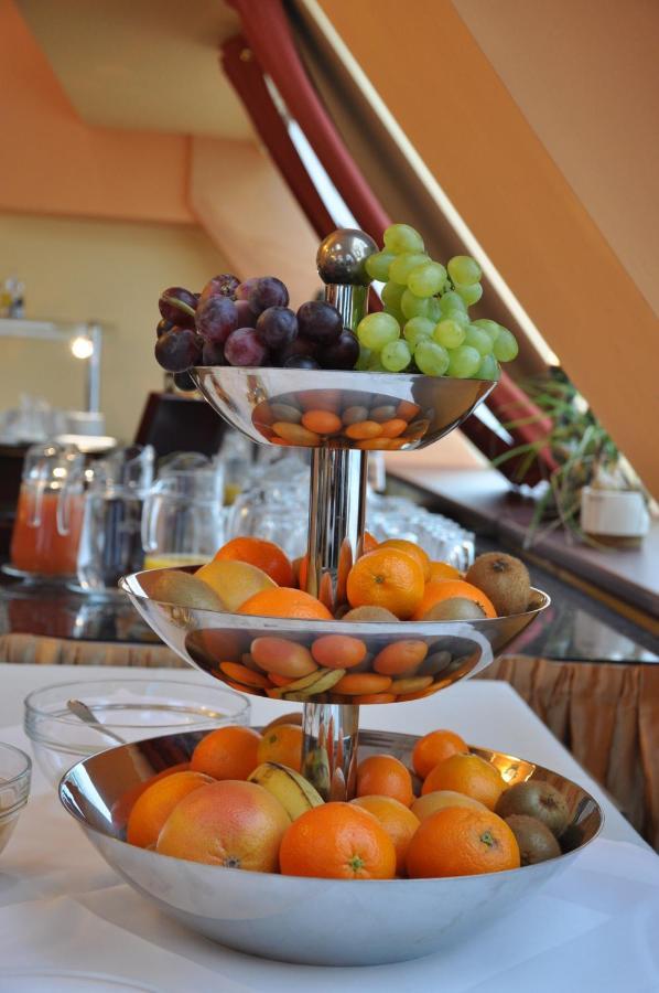 Piramida Park Hotel & Wellness Тичи Екстериор снимка