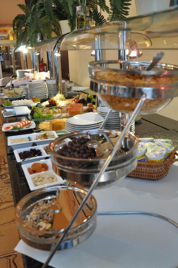 Piramida Park Hotel & Wellness Тичи Екстериор снимка