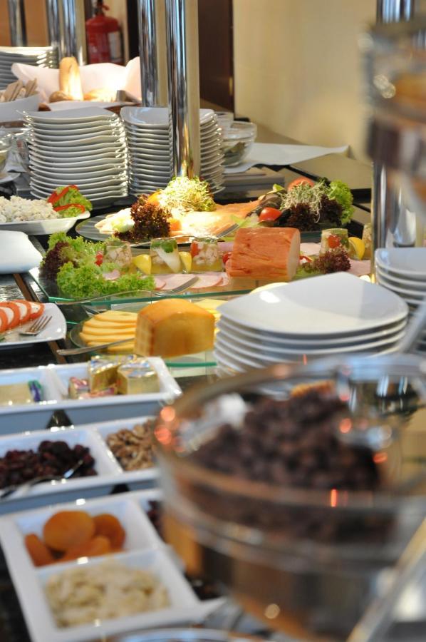 Piramida Park Hotel & Wellness Тичи Екстериор снимка