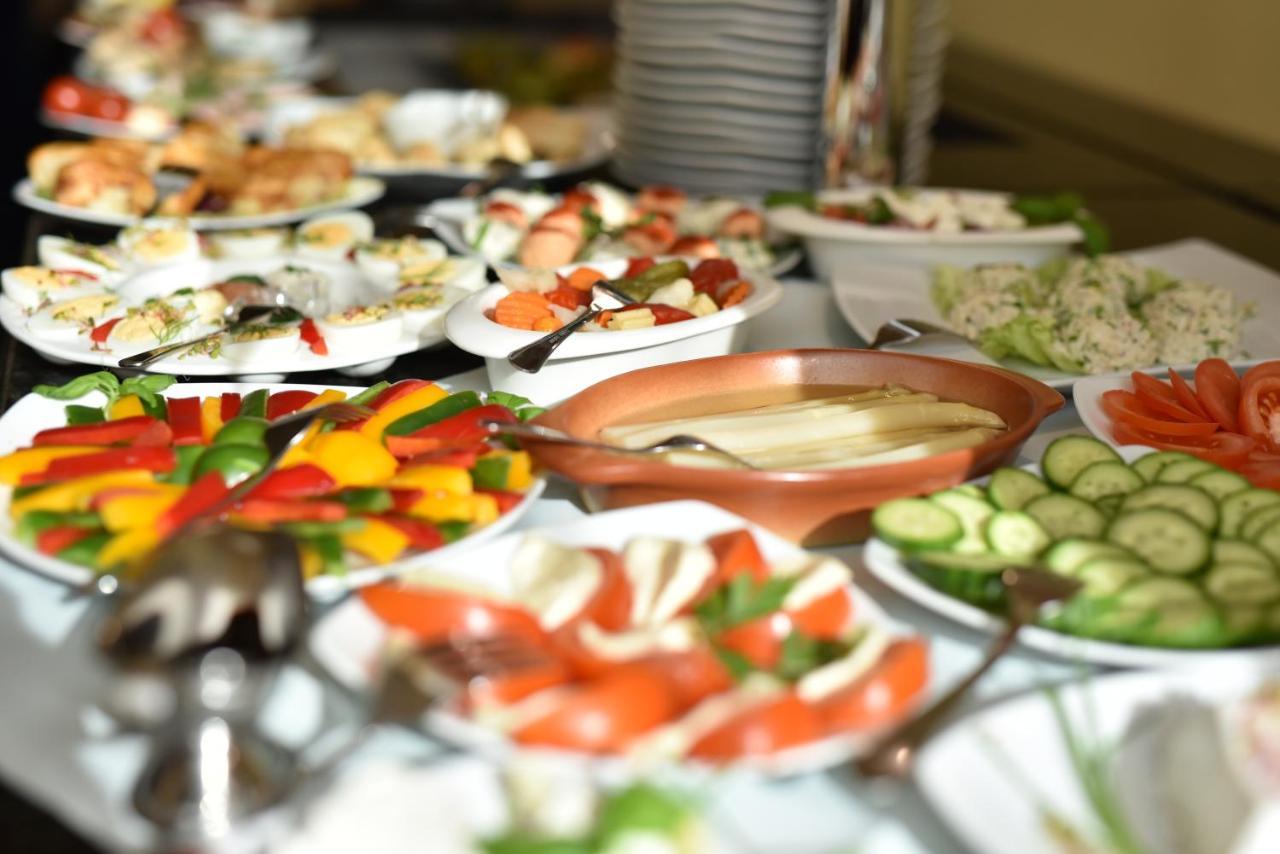 Piramida Park Hotel & Wellness Тичи Екстериор снимка