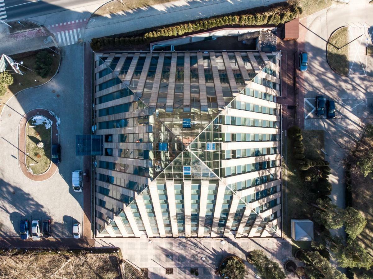 Piramida Park Hotel & Wellness Тичи Екстериор снимка