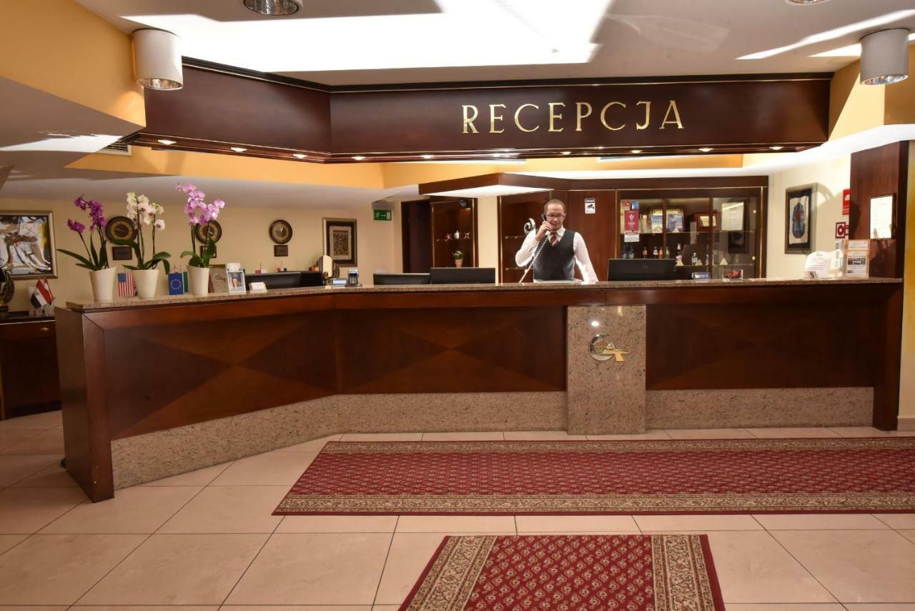 Piramida Park Hotel & Wellness Тичи Екстериор снимка