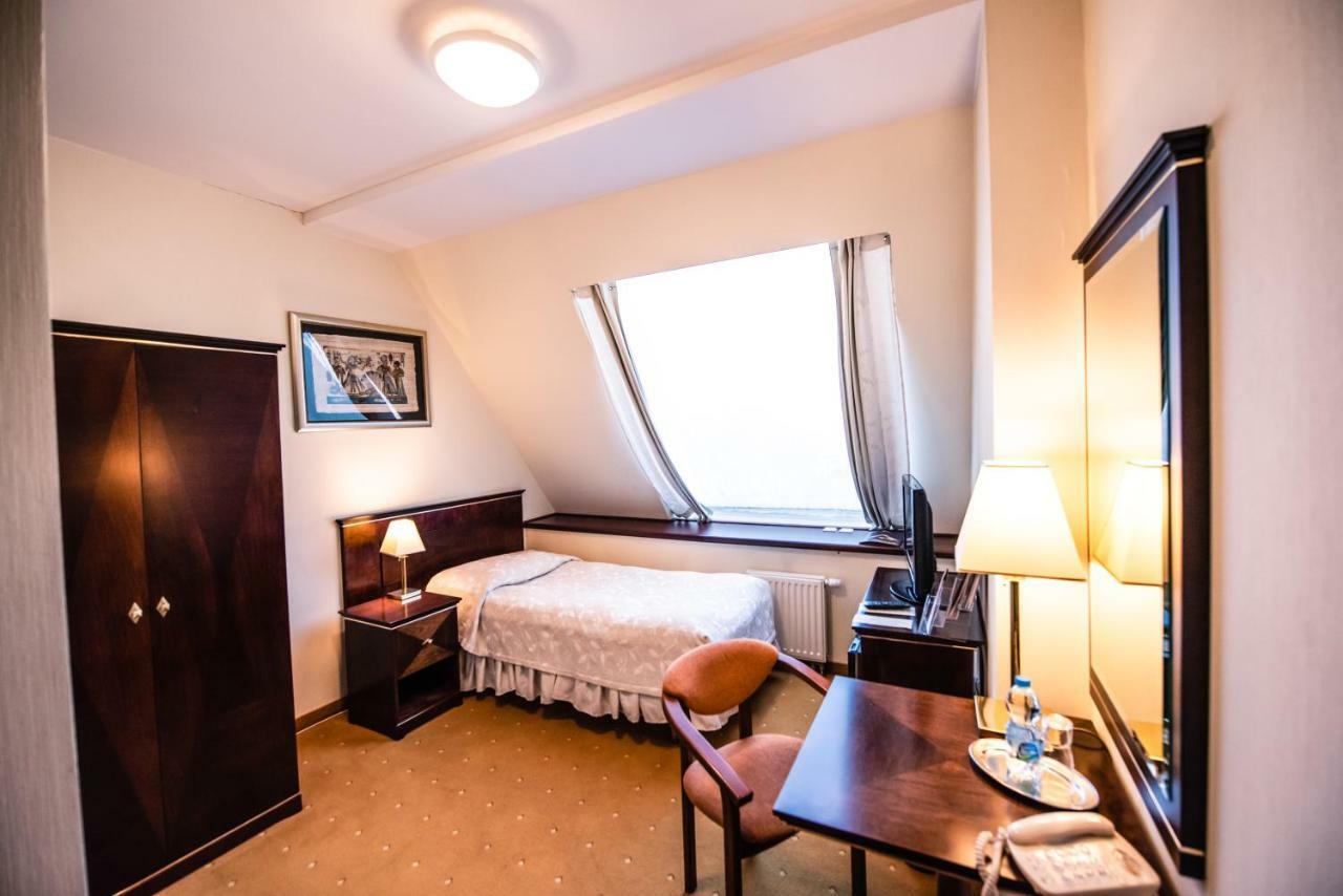Piramida Park Hotel & Wellness Тичи Екстериор снимка