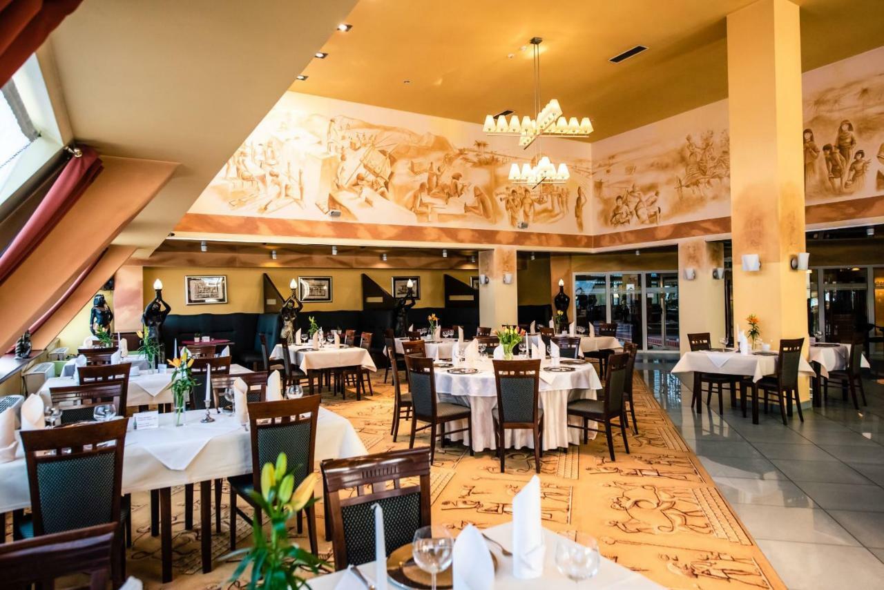 Piramida Park Hotel & Wellness Тичи Екстериор снимка