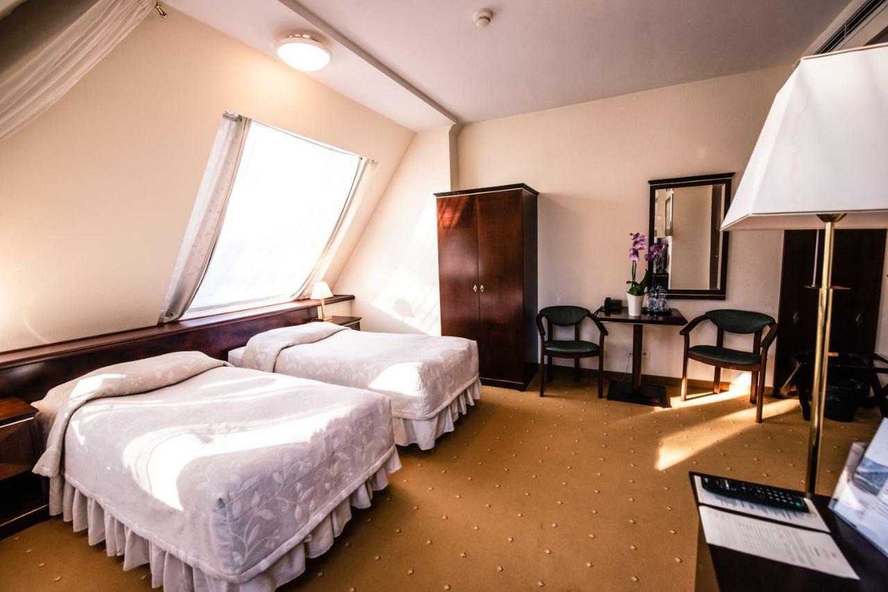 Piramida Park Hotel & Wellness Тичи Екстериор снимка